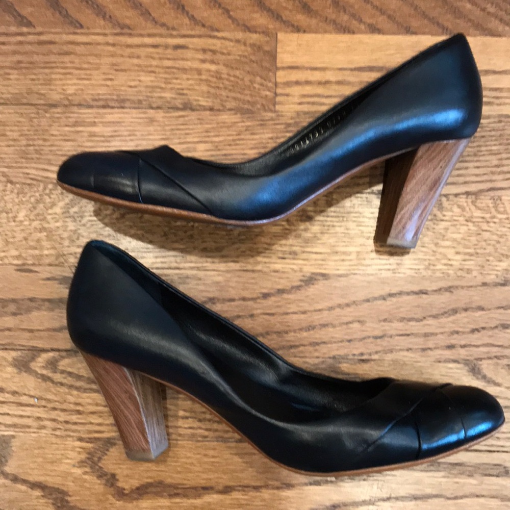 Salvatore Ferragamo Round Toe Heel